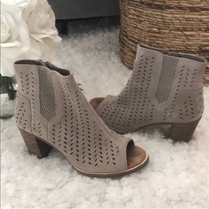 Toms Booties— Size 6